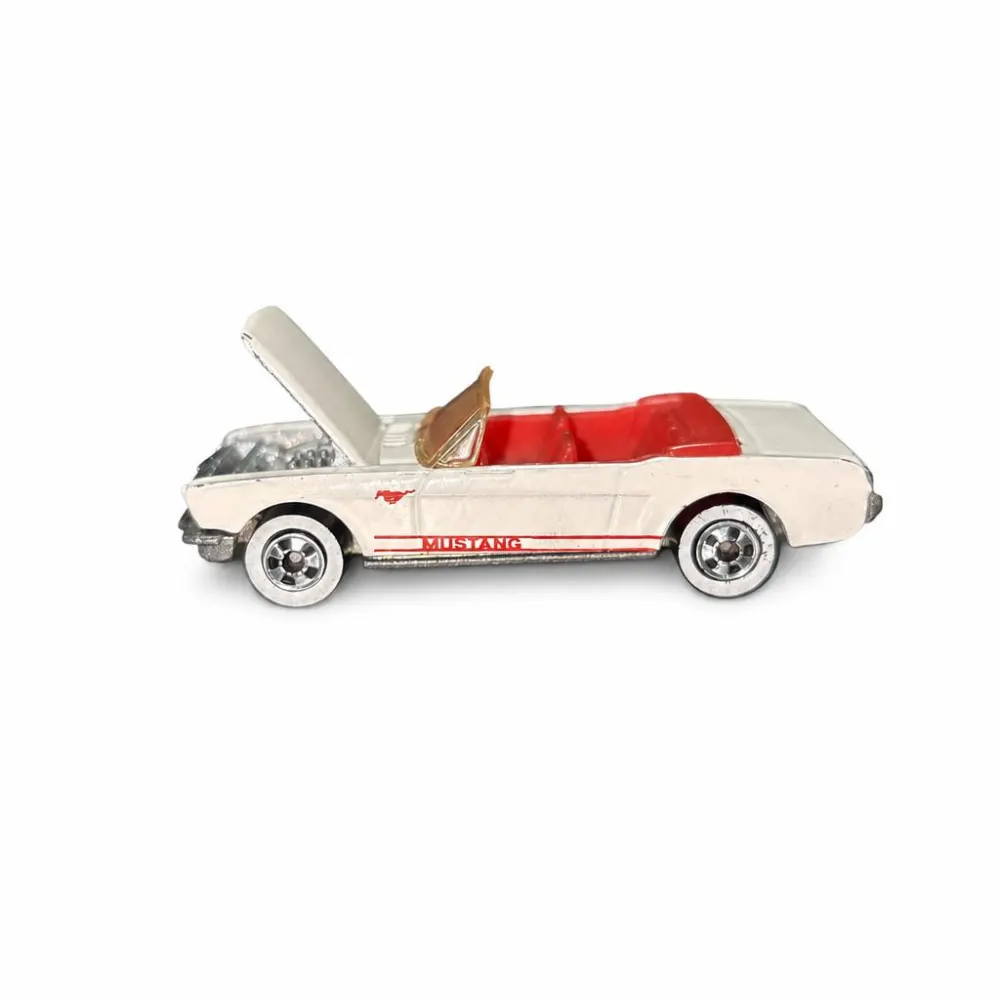 '65 Mustang Convertible — 2194 — White — imagem 3