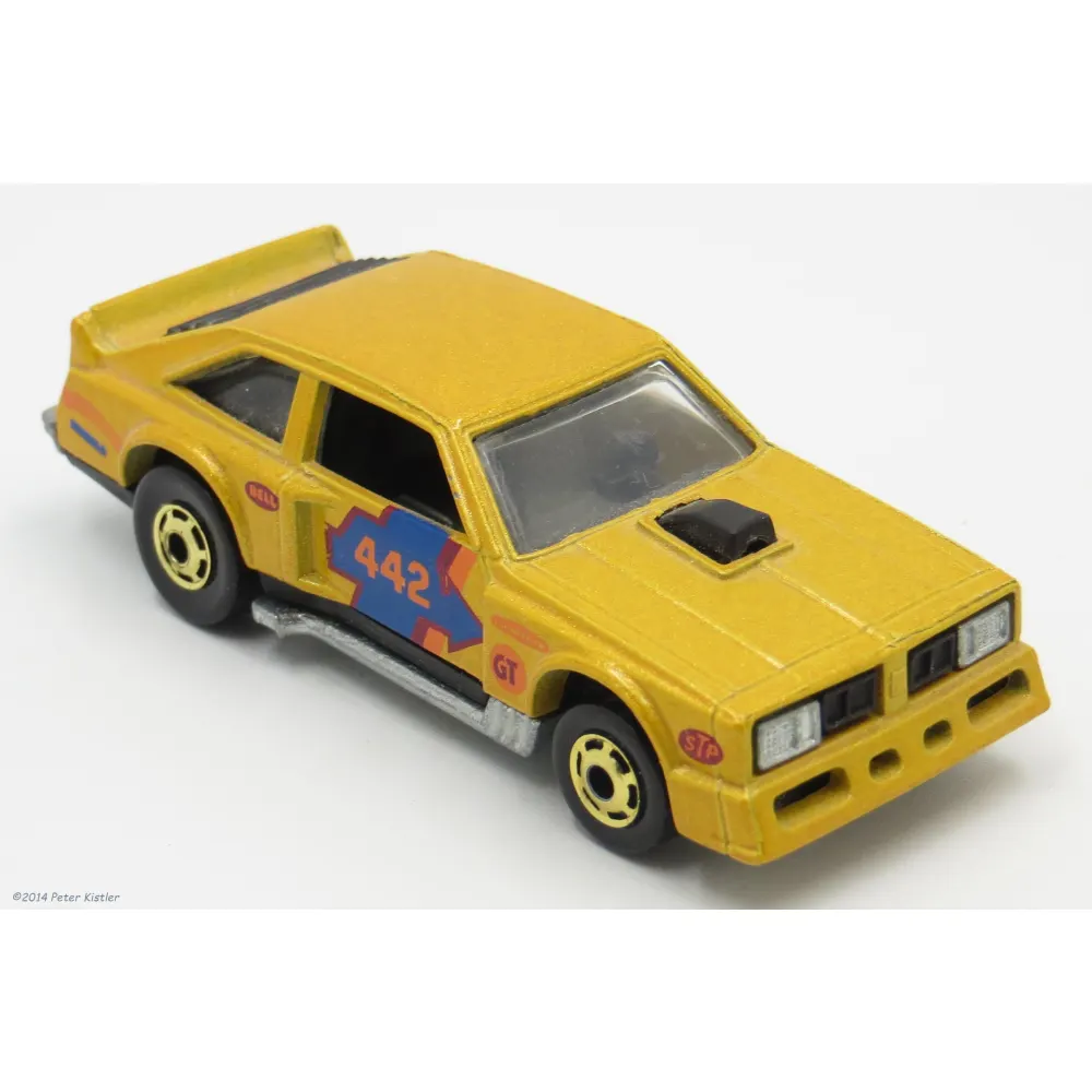 Flat Out 442 — 2506 — Metalflake Gold