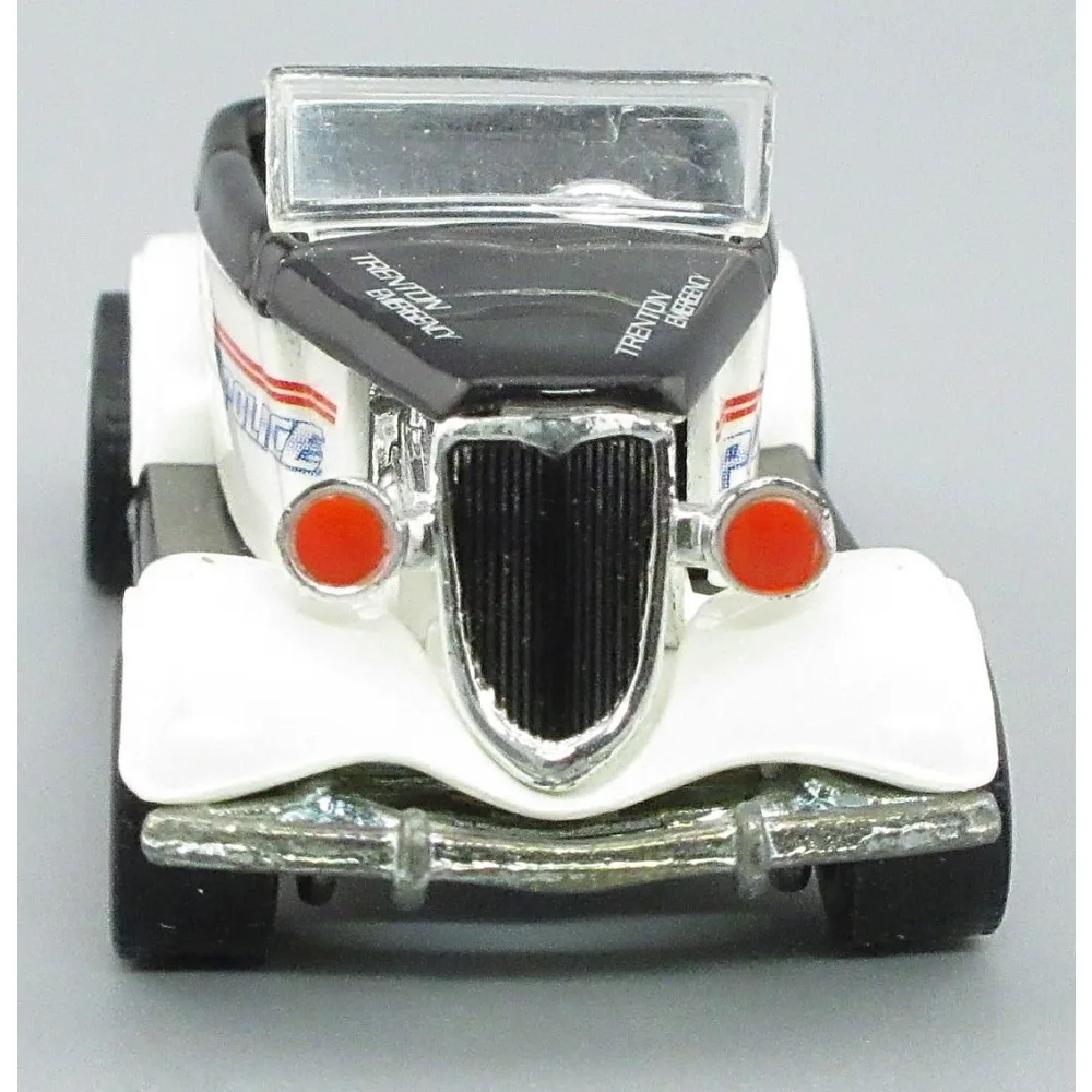 '33 Ford Roadster — 26620 — White & Black