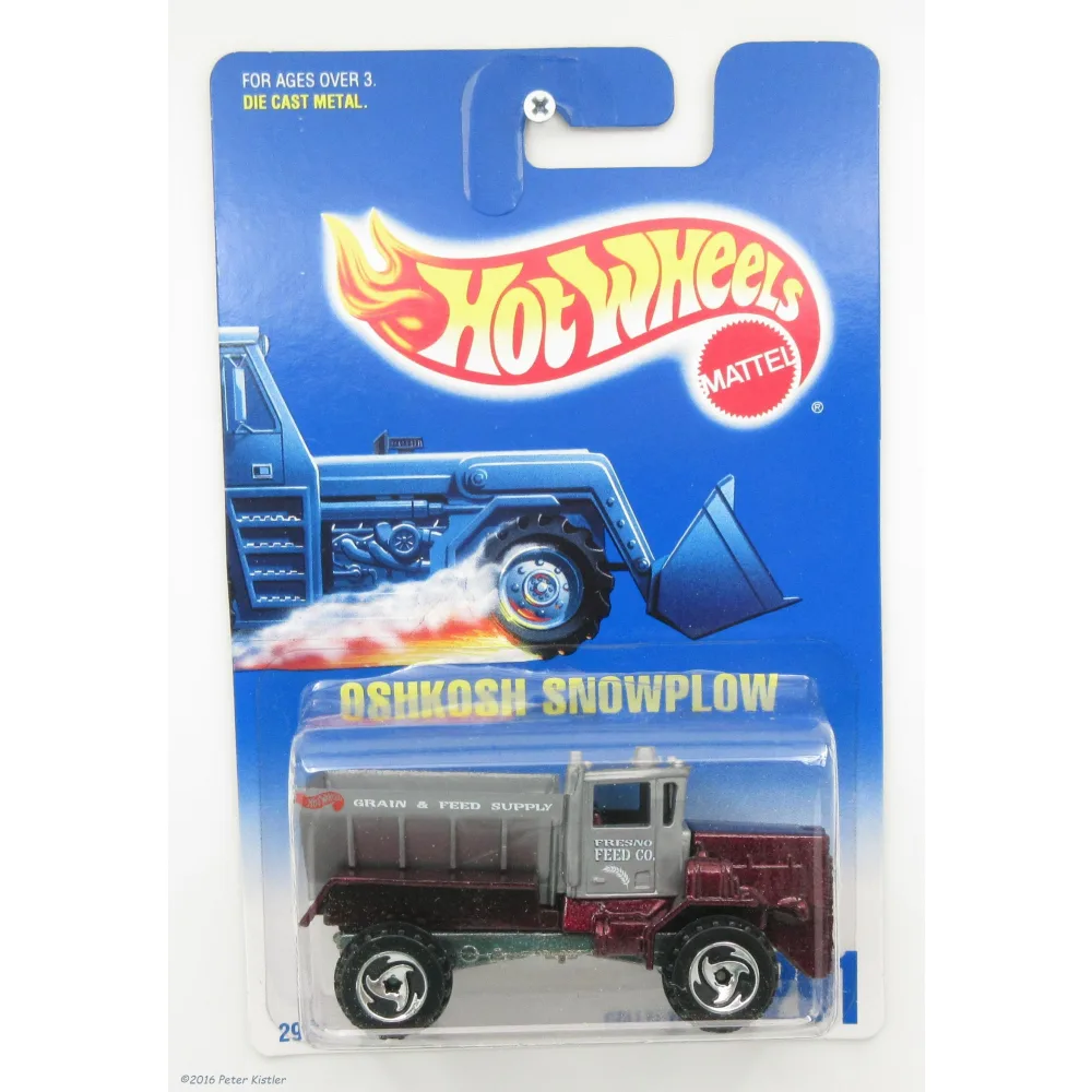 Oshkosh Snow Plow — 2902 — Dark Metalflake Red with Gray plastic top and bed — imagem 2