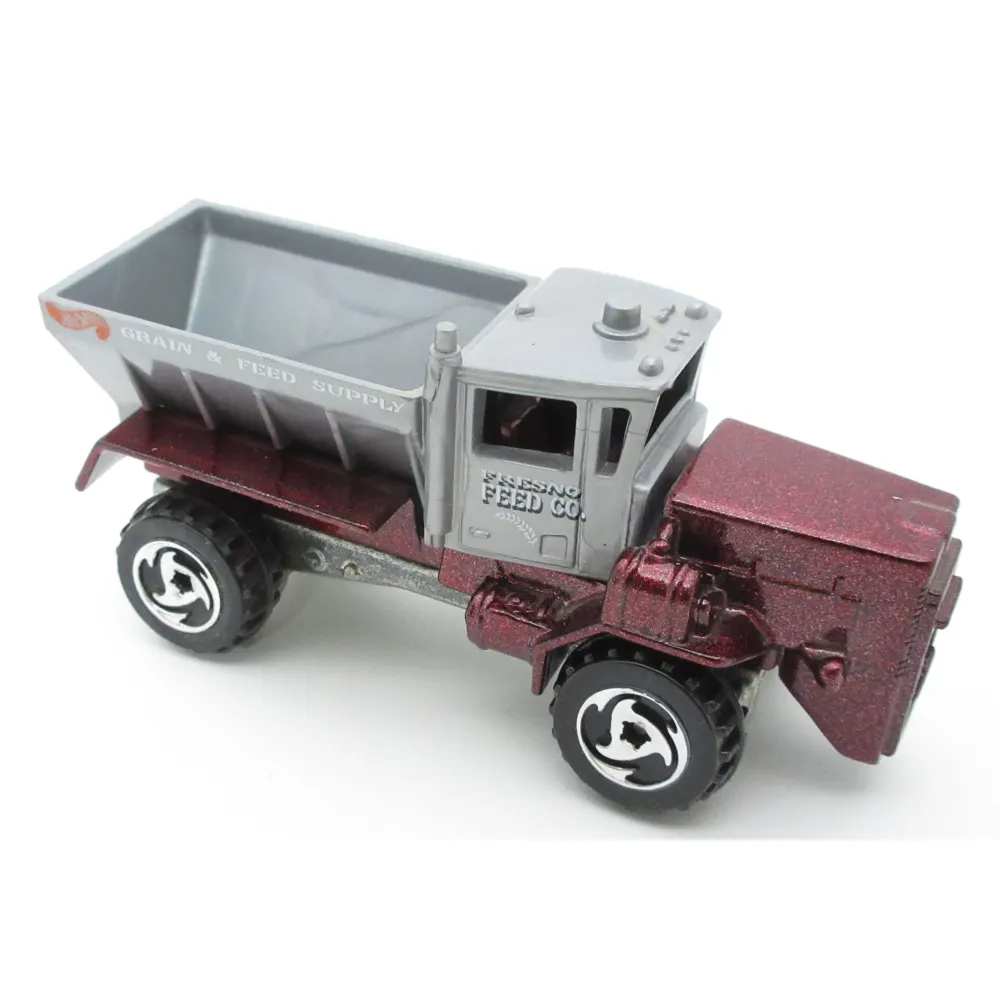 Oshkosh Snow Plow — 2902 — Dark Metalflake Red with Gray plastic top and bed — imagem 3