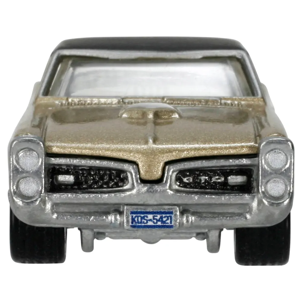 '67 Pontiac GTO — BDT83 — Metalflake Bronze w/ Matte black roof — imagem 9