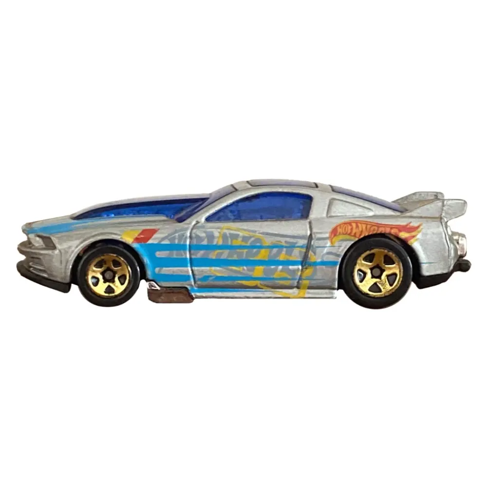 '13 Ford Mustang GT — BFG58 — Silver — imagem 2