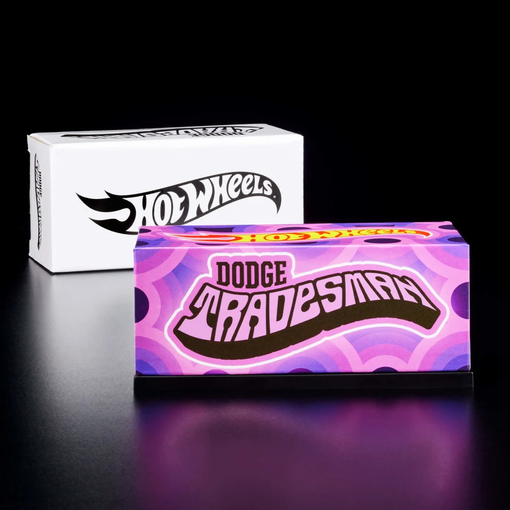 Dodge Tradesman — HGK78 — Spectraflame dark purple — imagem 3
