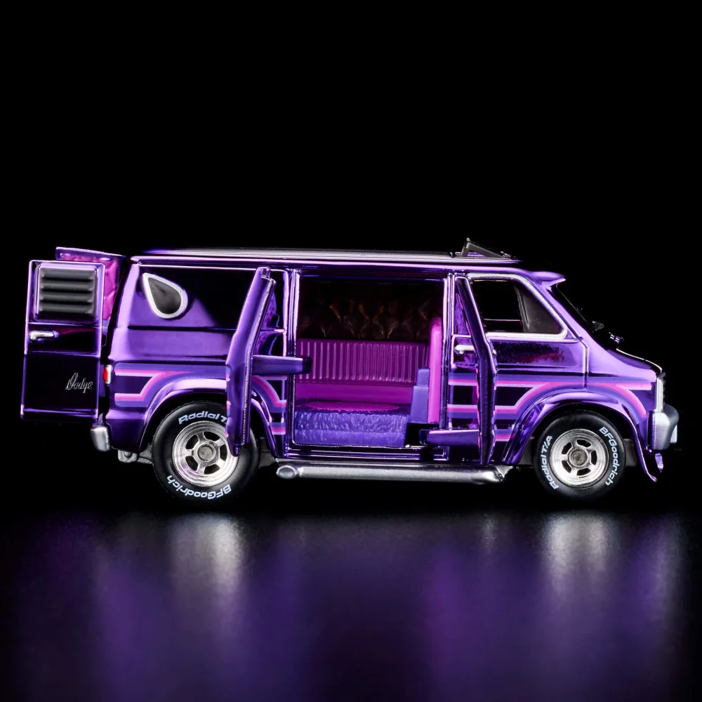 Dodge Tradesman — HGK78 — Spectraflame dark purple — imagem 6