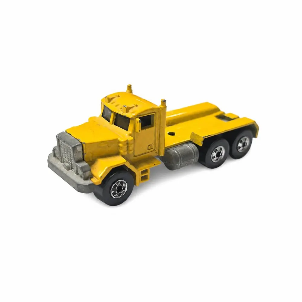 Peterbilt Tank Truck — 2547 — Yellow
