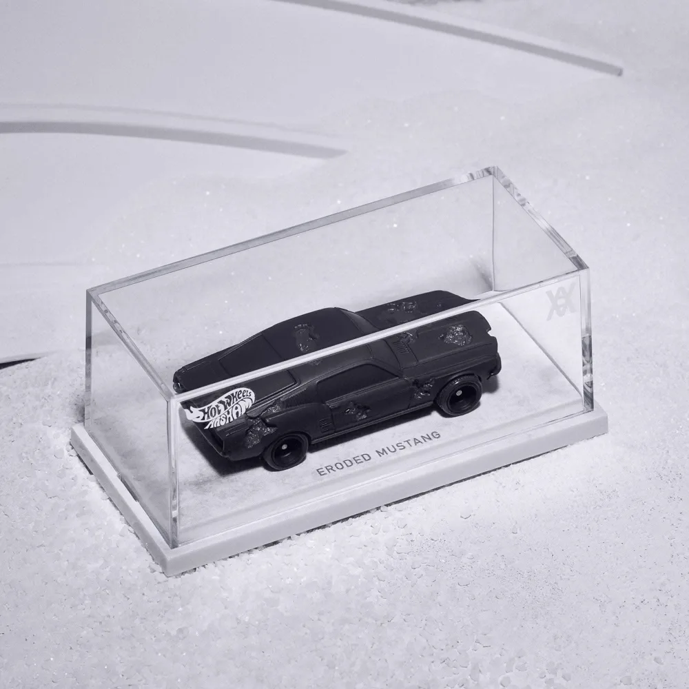 ERODED MUSTANG — HPJ33 — Arsham black — imagem 2