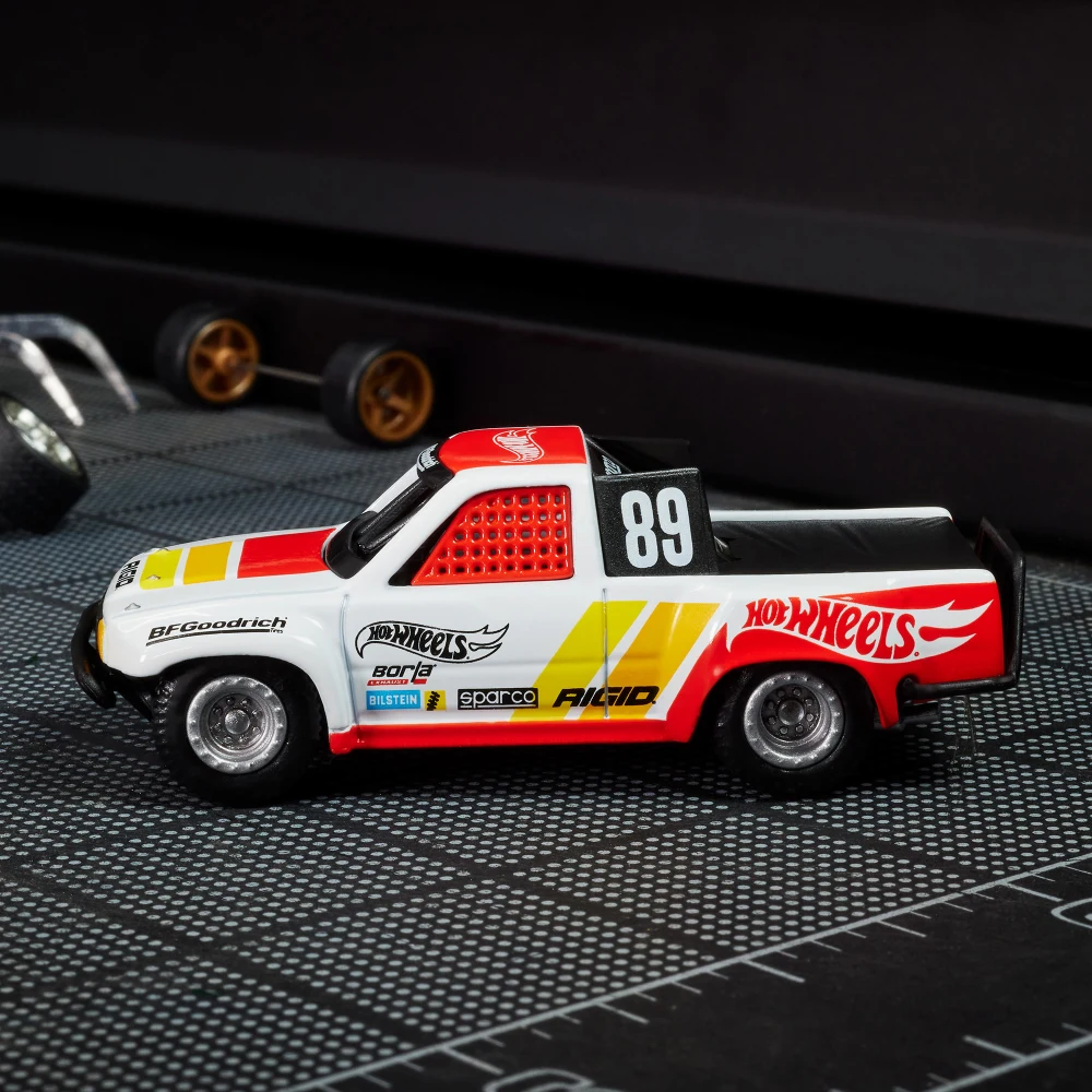 1989 Toyota HiLux Stadium Truck — HWR90 — White Gloss — imagem 4
