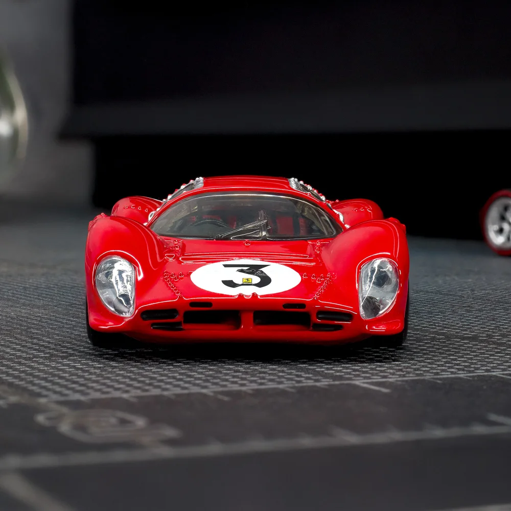 1967 Ferrari 330 P4 — JCP47 — Ferrari Rosso Corsa (Racing Red) — imagem 7