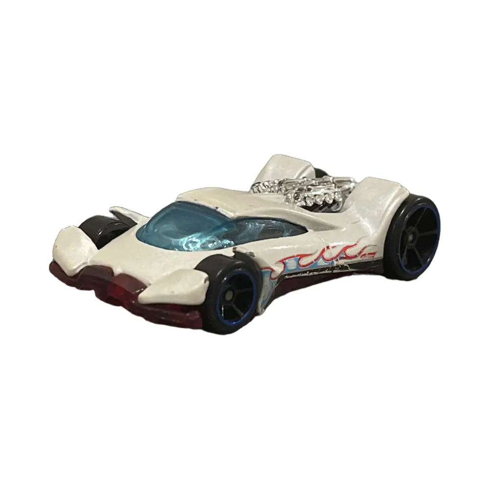 Vulture — R0960 — Pearl White