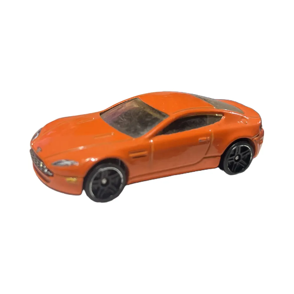 Aston Martin V8 Vantage — R7493 — Metallic Orange